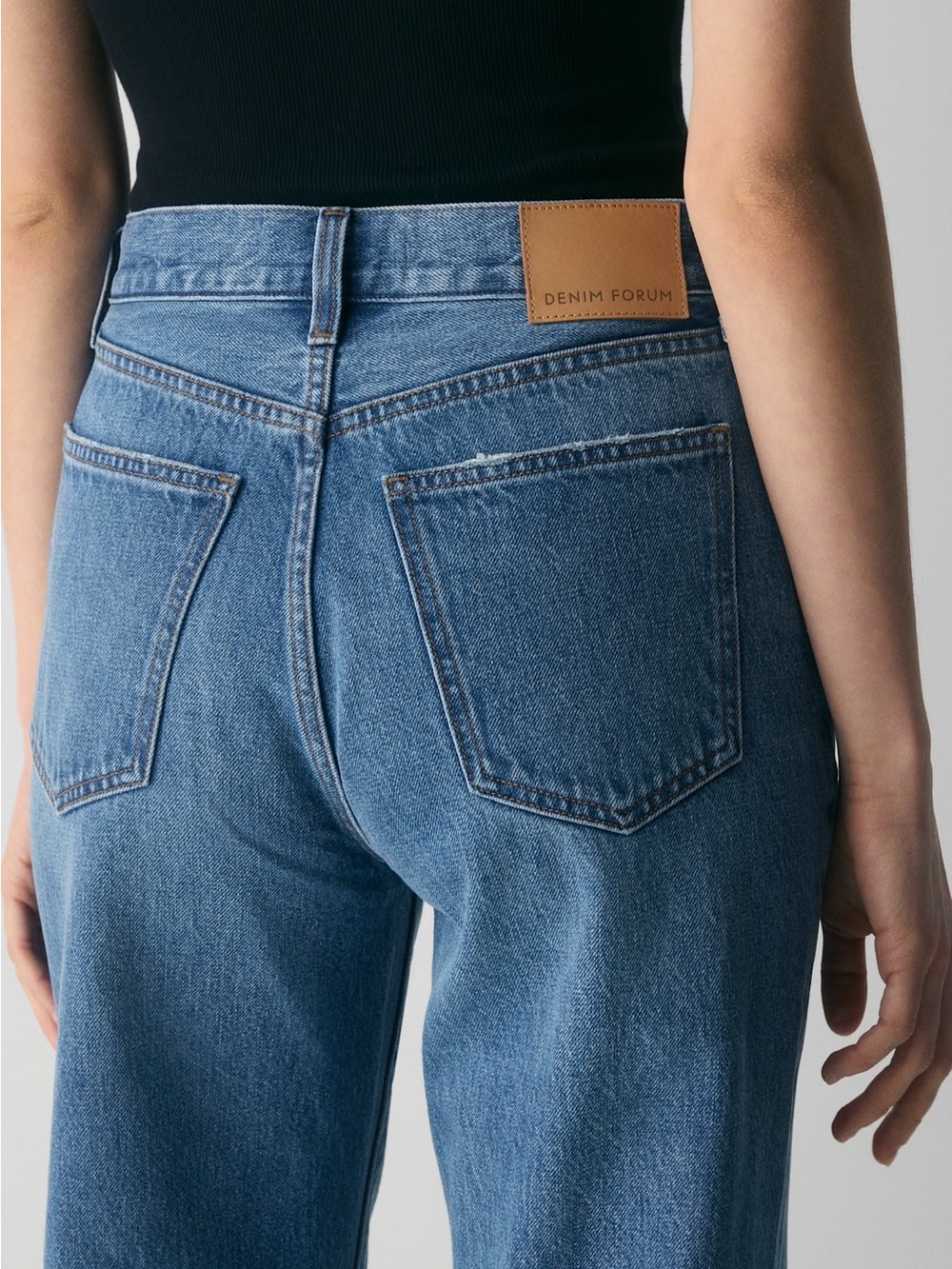 Aritzia Farrah Wide Leg Blue Women’s Jeans - Picture 3 of 7